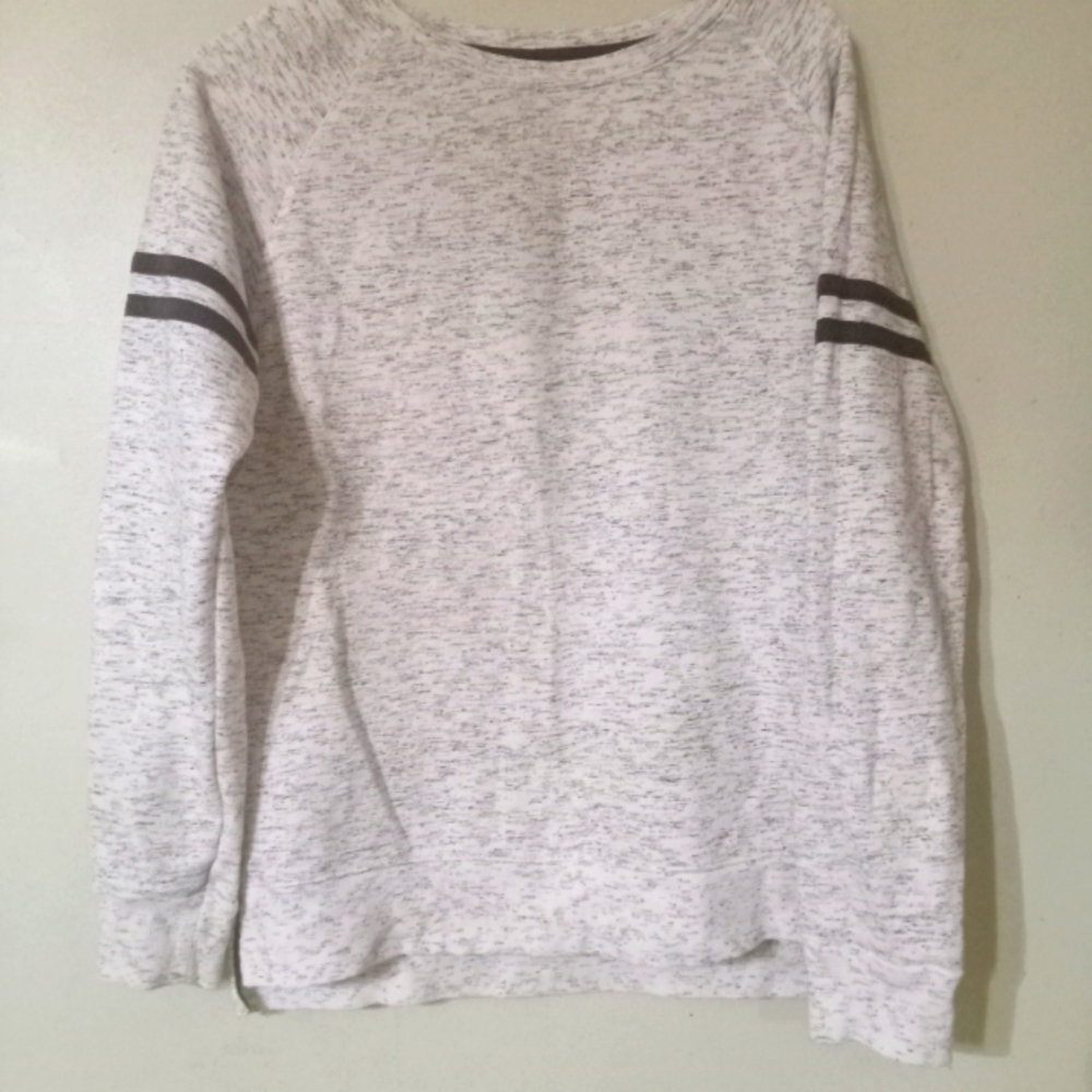WOMEN'S SWEAT SHIRT. SIZE SMALL